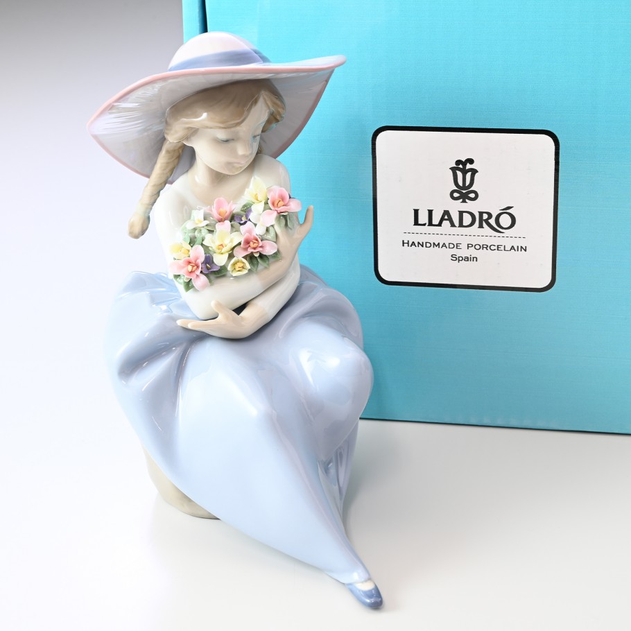 リヤドロ 花の香りにつつまれて フィギュア 人形 女性 LLADRO 