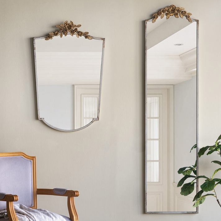 ゴールドフレームの玄関ミラーイメージ