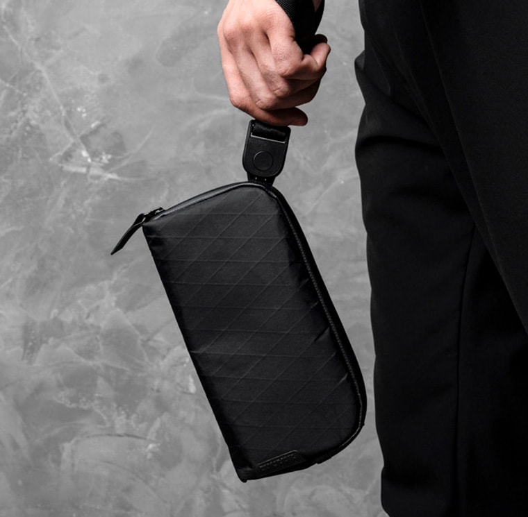 【ふじ】PUCK(パック)+アルジェの男 FLIGHT SLING (1L) X-PAC | SLING & SHOULDER | 【公式】ALPAKA