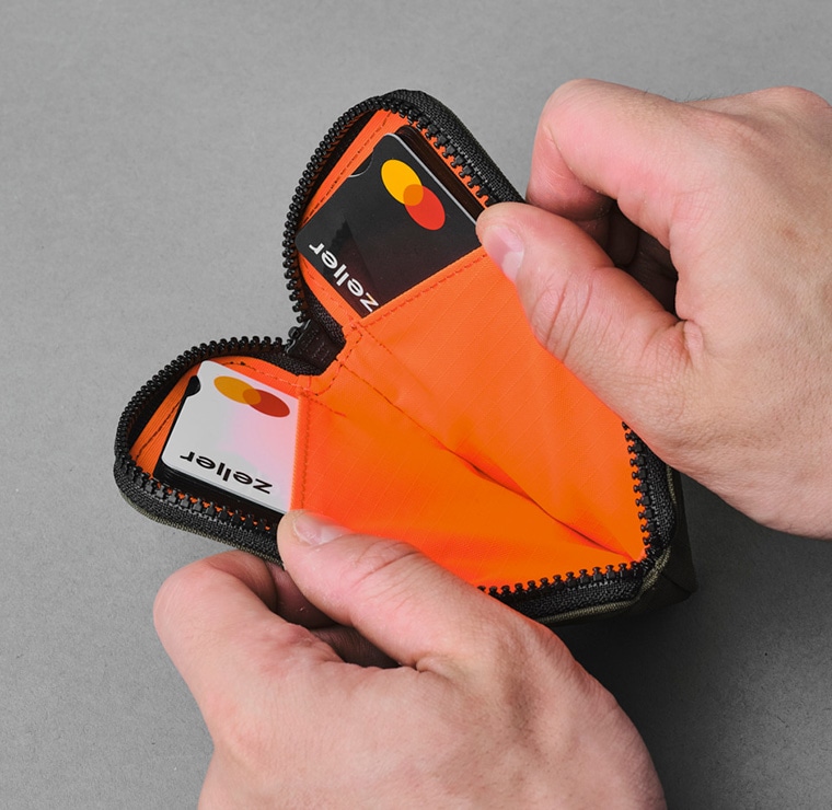 ZIP CARD POUCH AXOFLUX | ACCESSORIES | 【公式】ALPAKA (アルパカ)