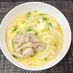 鶏白湯うどん　卵スープ