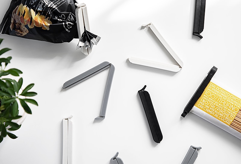 カラーはnikiiらしいモノトーン３色