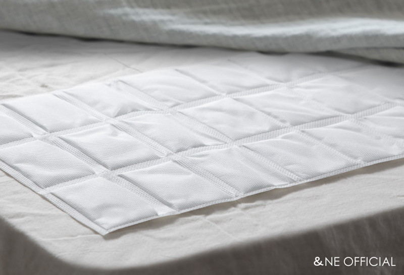 敷くだけで除湿・ダニよけ