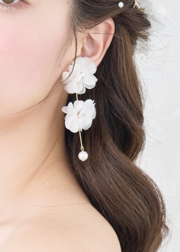 花びらイヤリング ウェディングアクセサリー 結婚式 ブライダルアクセサリーのアンナンウェディング