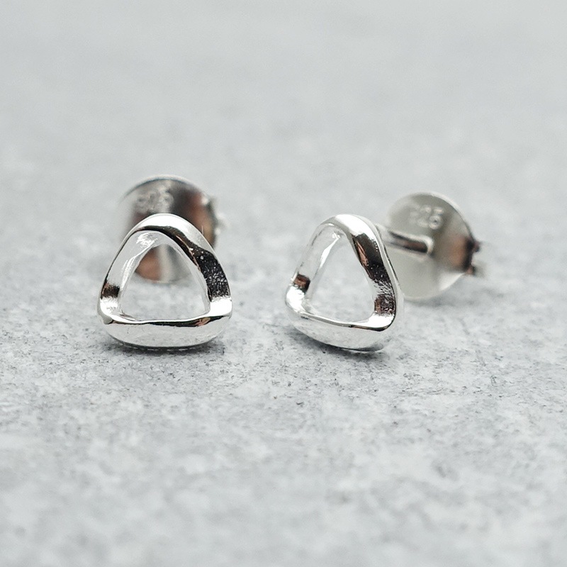 ピアス レディース シルバー925 ねじれ三角 金属アレルギー対応 silver