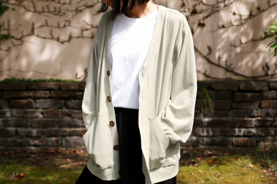 ニットカーディガン