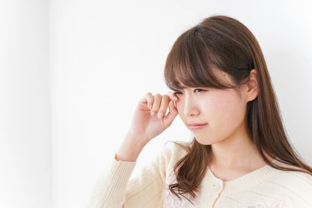 花粉症で悩む女の子