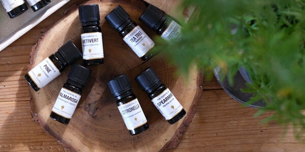 樹木のアロマオイル