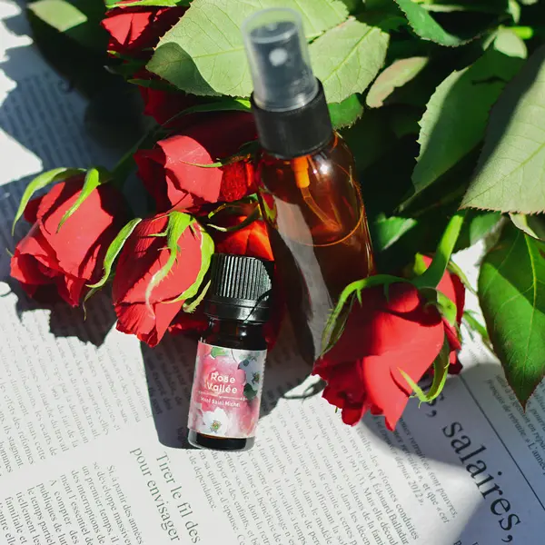 ローズの香りに包まれるボディミスト｜エッセンシャルオイル・ 精油