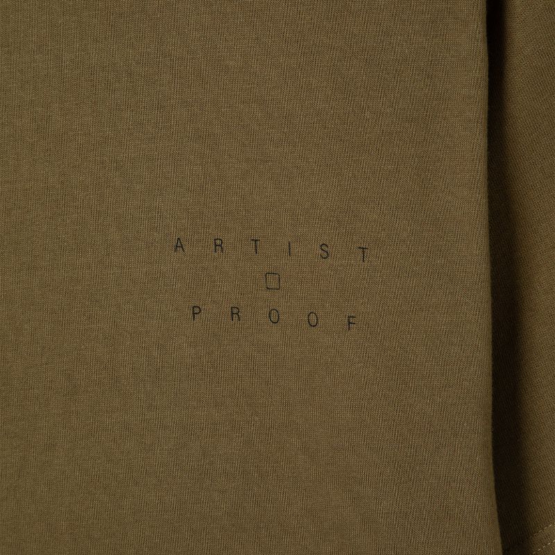 S/S TEE Innovatenの胸元タイポグラフィ