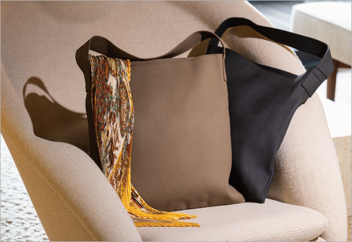 Audi レザートートバッグ