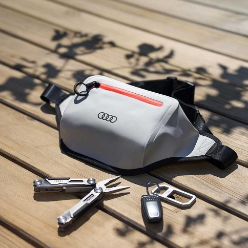 Audi ヒップバッグ（ライトグレー）