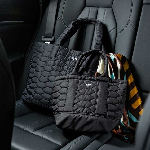 Audi キルティングトート L(ブラック)