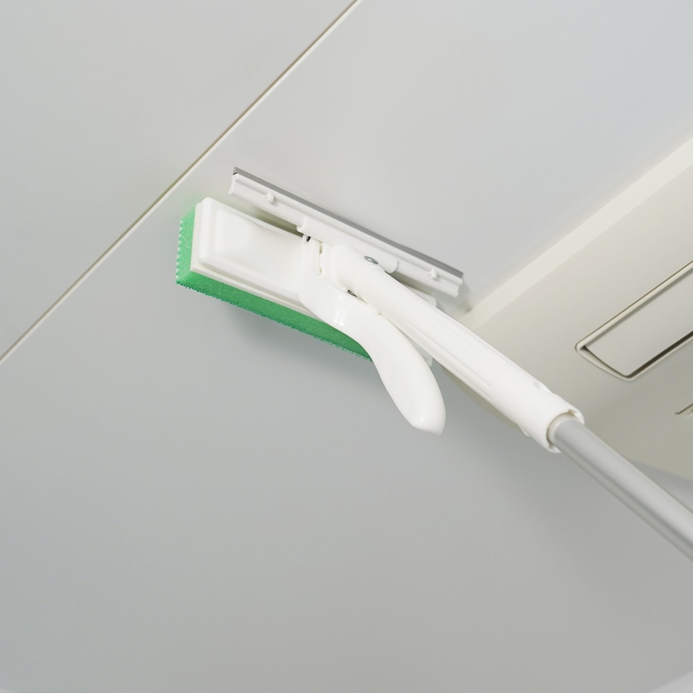 BT773 浴室カビ取り 楽絞りワイパー（全長約82cm） |おそうじのこと