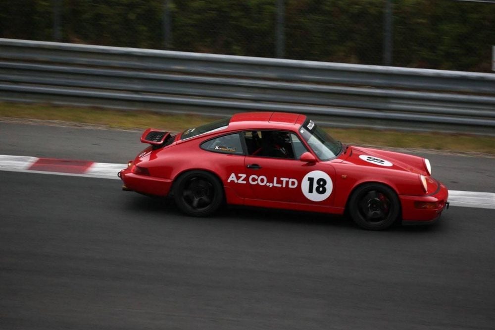 12時間耐久を走り切ったAZの空冷ポルシェ964