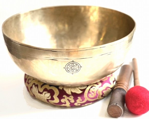シンギングボウル 7メタル 直径約20ｃｍ 重さ約1.3kg リン棒 マレット付 デッドストック品 ハンドメイド SPECIAL SOUNDS チベット密教 器 仏具 浄化 ヨガ シンギングボウル 7メタル 直径約20ｃｍ 重さ約1.3kg リン棒 マレット付