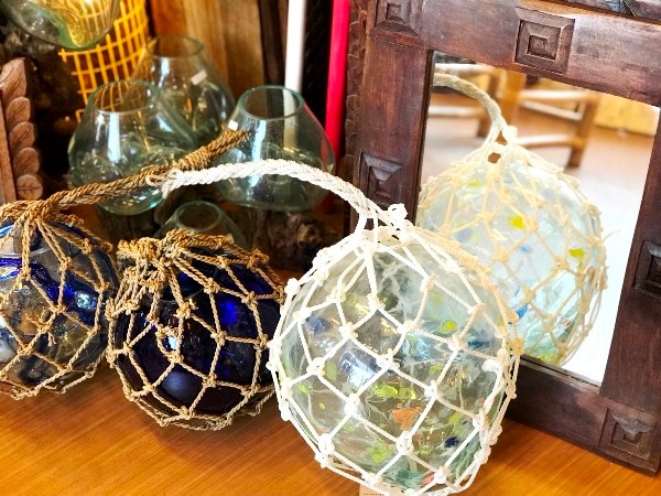 ガラスの浮き玉 バリ島のガラスの浮き玉 コンフェティ 白 ガラス浮き玉 アジアンライフスタイルチャナン 公式通販