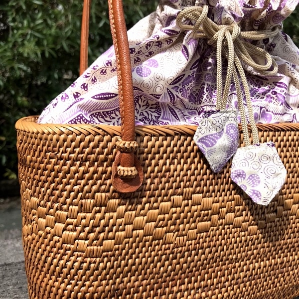 かごバッグ／アタバッグ ／バティックの巾着付き／バリ島の伝統工芸品 