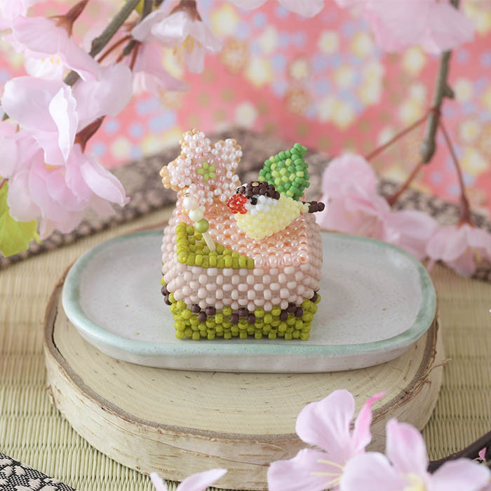 ビーズで編みぐるみ カットケーキ No3 桜 ビーズマニア アイテムで探す モチーフキット スイーツ Beadsmania