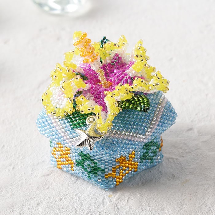 イチョウのビーズ刺繍ブローチ 【作家：大槻友美（brilliant