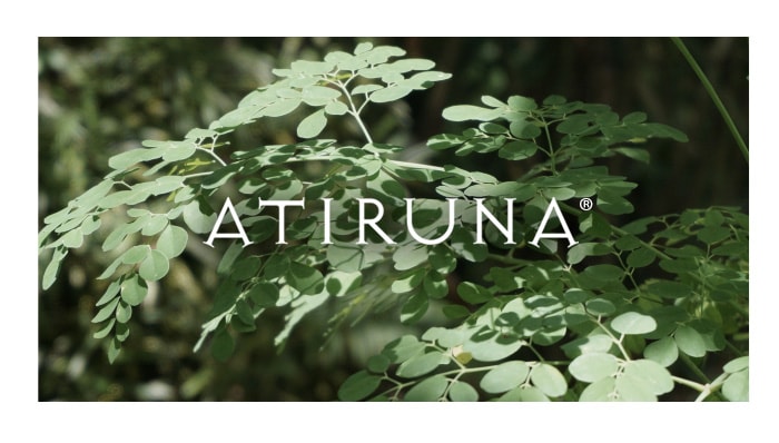ATIRUNAのバックにモリンガの葉