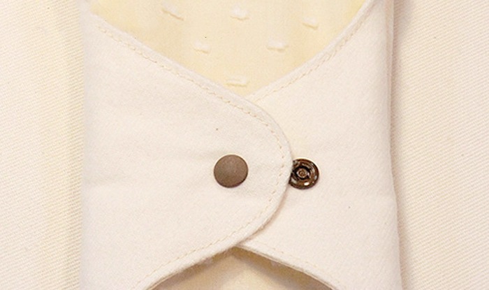 ボタンを閉じている状態の布ナプキン