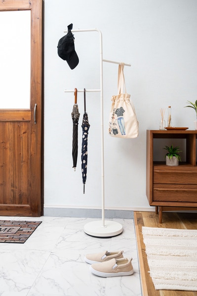 木製の家具がある部屋での使用イメージ