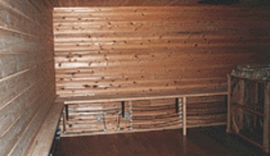 杉板で囲まれた麹室