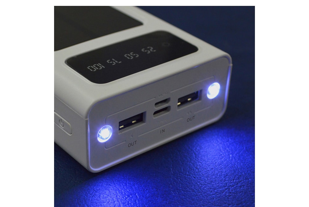 非常時、アウトドアに便利な2灯式LEDライト付き（点灯-切）