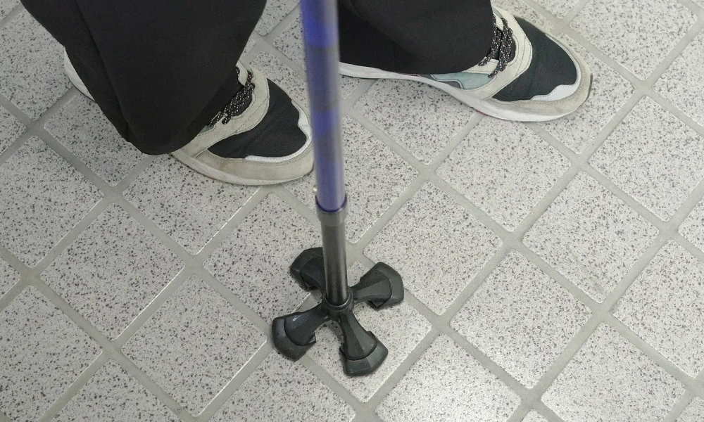 歩行を邪魔しない4点スモールベース