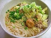 和歌山ラーメン・春キャベツと豚バラ肉のせ