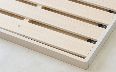 通気性にも配慮した“浮かせ”構造