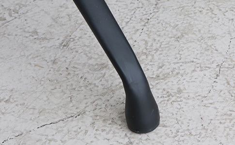 スチール脚で安定感抜群Line Roundチェア