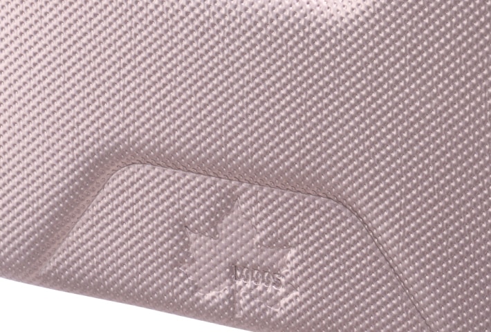 保冷能力が高く、コンパクトに収納できる独自の形