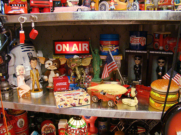 藤原兄弟が作り上げたアメリカ雑貨のためのガレージ アメリカ雑貨の
