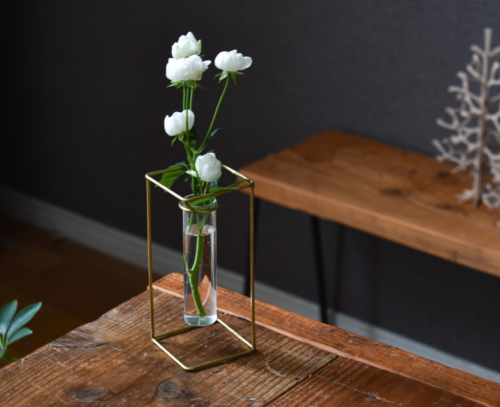 pike stand brass vase