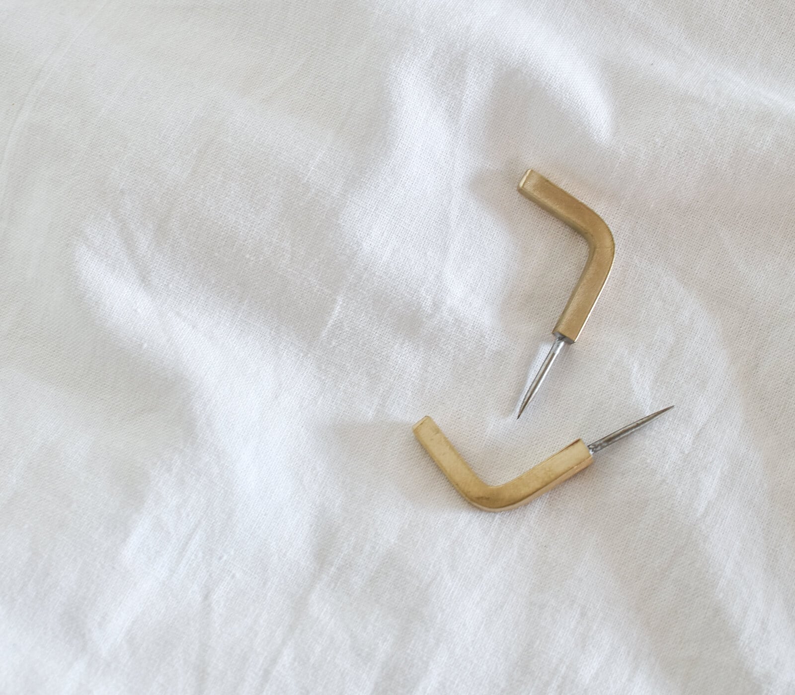 BRASS WALL PIN HOOK ｜CATAWARA（カタワラ）