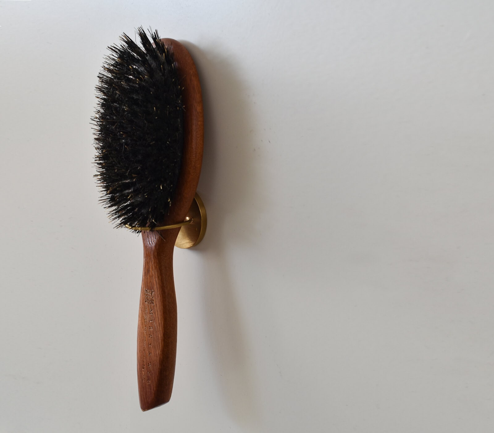 WOOD PINCHING MAGNET