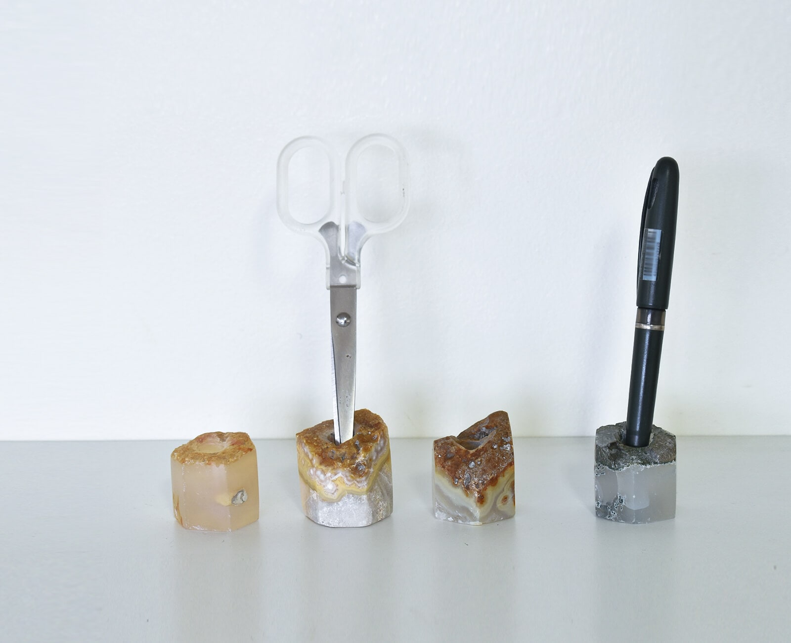 agate pen stand