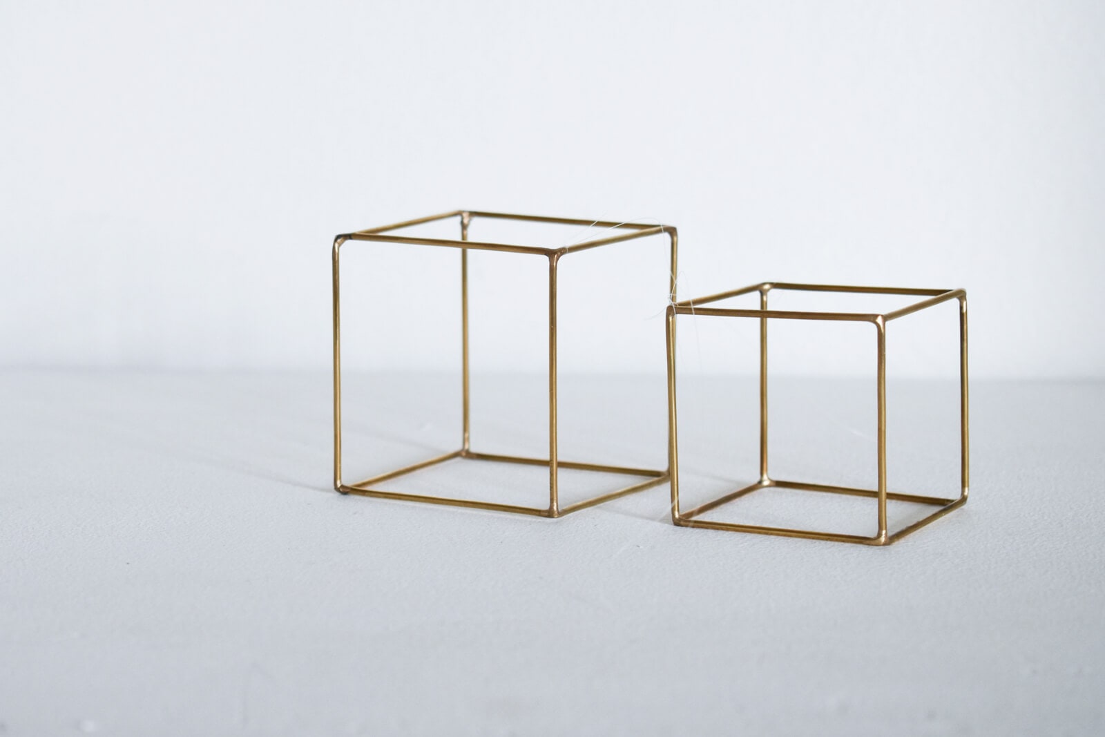 BRASS DISPLAY CUBE
