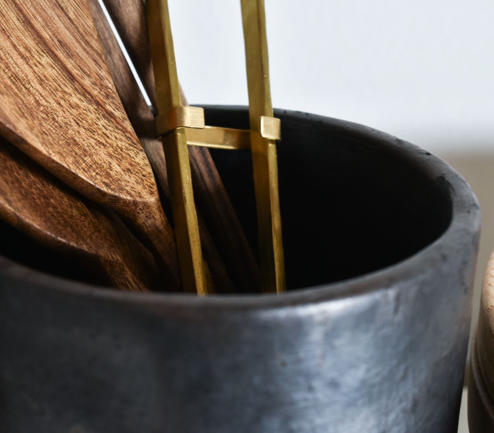 BLACK POTTERY TOOL STAND