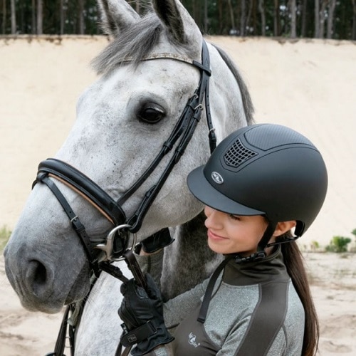 安全に乗馬を楽しむために】乗馬用ヘルメットの選び方とおすすめ商品｜CAVALLO カバロ