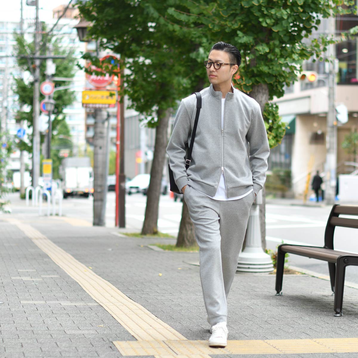 three dots【スリードッツ】カードボードスタンドカラーブルゾン