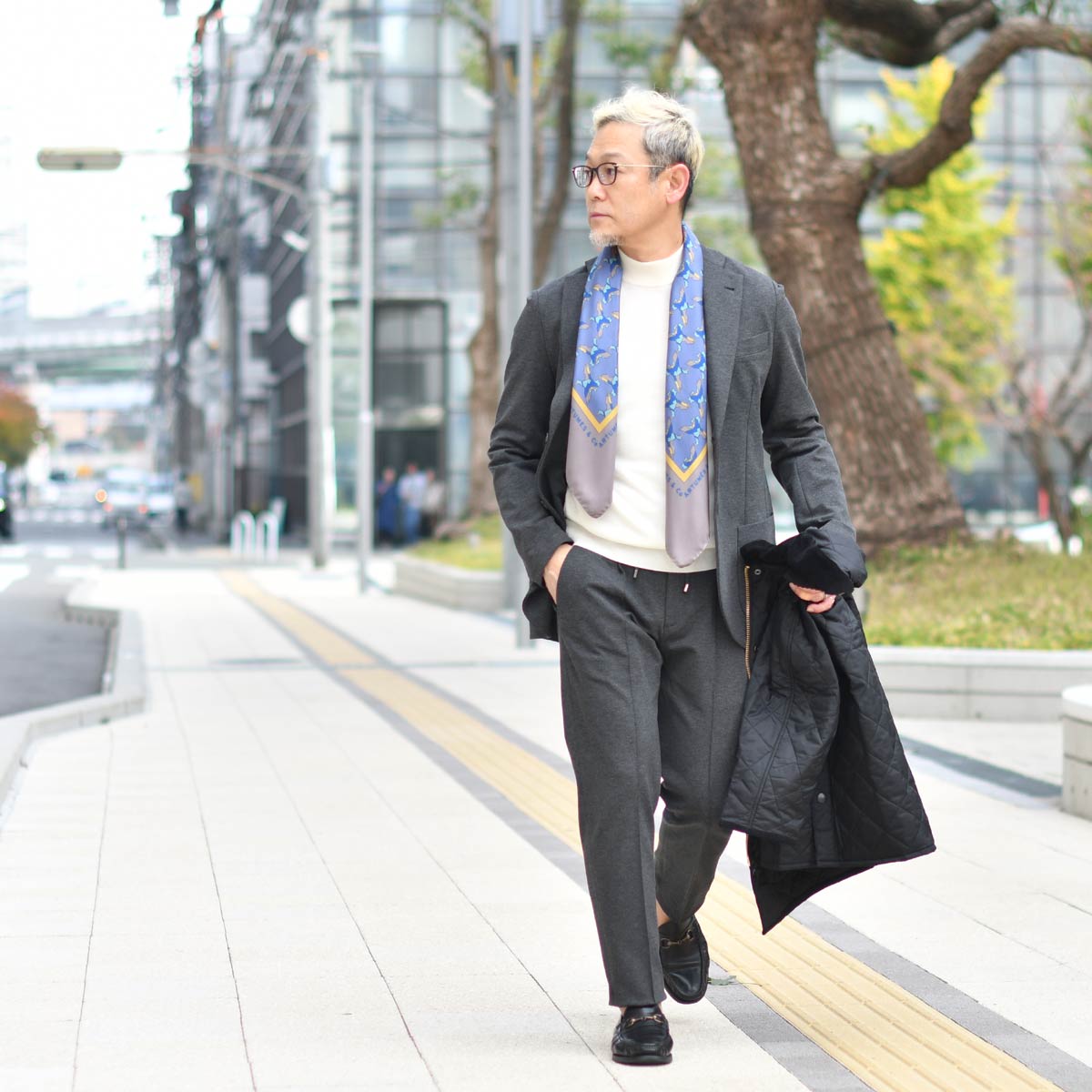 Artumes & Co【アルテュメス アンド コー】スカーフ ダック柄 シルク