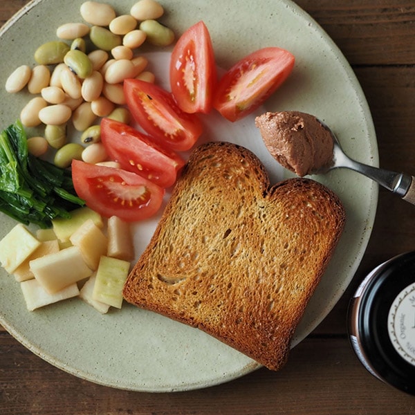 まるい縁取りの器