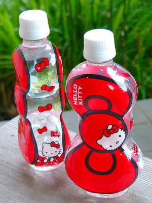 リボン型 キティ デザイン ボトルウォｰタｰ リボンキティ レッド ピンク デザインボトルウォーター キャラクター型ボトル かわいい雑貨 屋 Chotto Futto