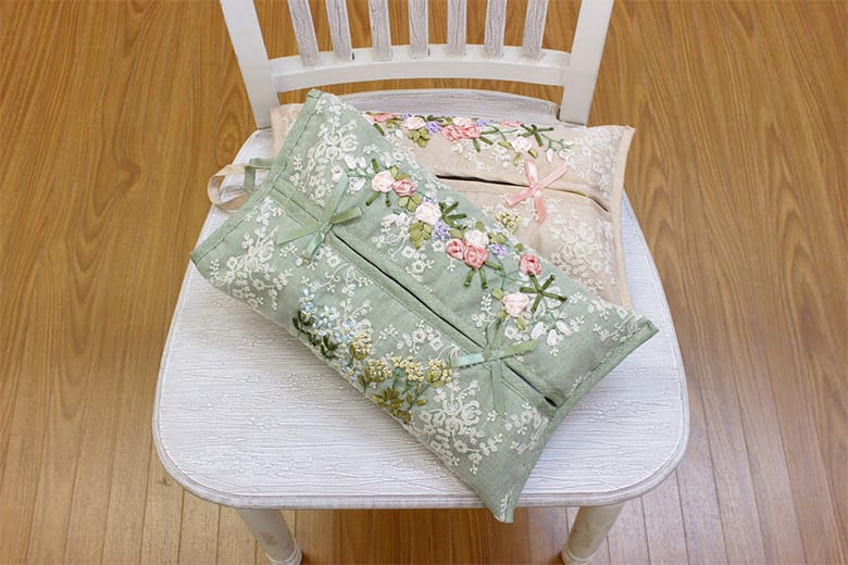 Florist リボン刺繍 ティッシュボックスカバー 約 35cm アミ ブルージュ アミ ブルージュ レース 刺繍 インテリア雑貨のお店