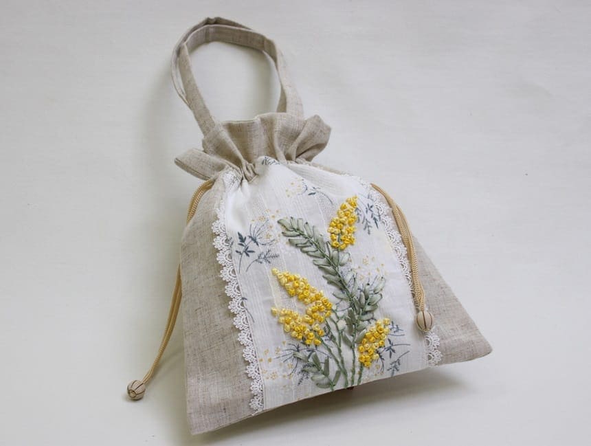 mimosa リボン刺繍 巾着バッグ 約25×29cm / アミ・ブルージュ｜アミ 