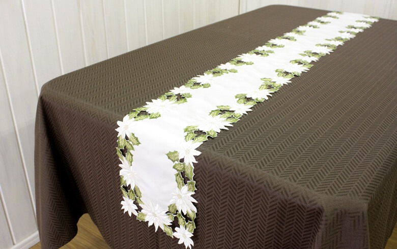 Xmas 白いポインセチア 刺繍 テーブルランナー 約 160cm アミ ブルージュ アミ ブルージュ レース 刺繍 インテリア雑貨のお店