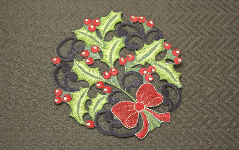 Xmas ヒイラギ 刺繍 コースター 約14cm